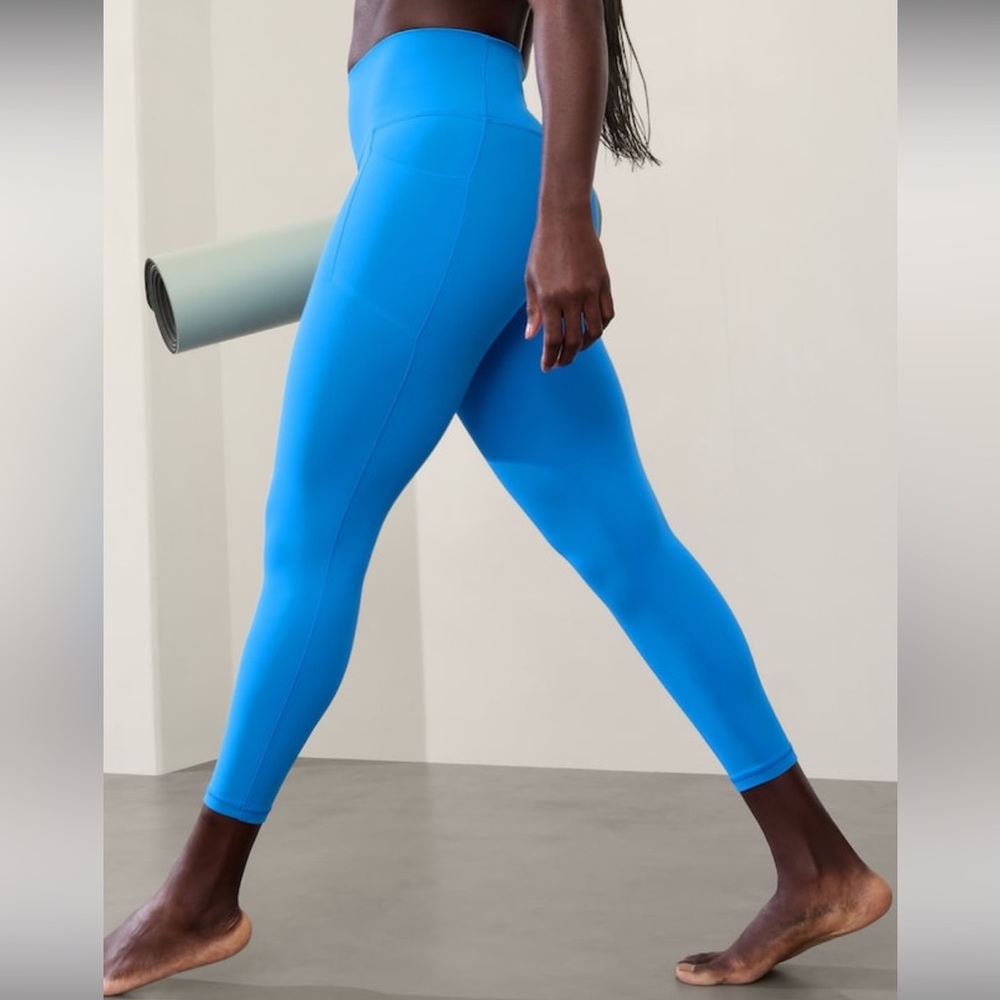 Athleta Salutation Stash 7/8 tight